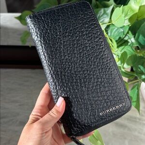 Burberry black leather cluch wallet